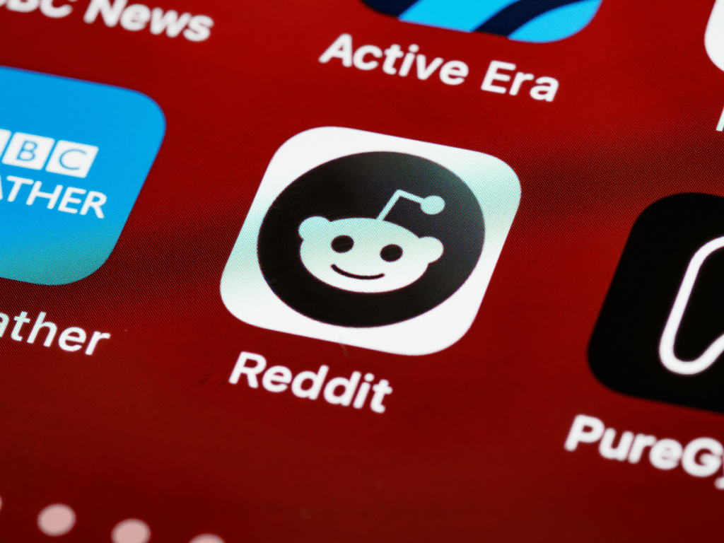 Reddit and SEO - app on mobile screen